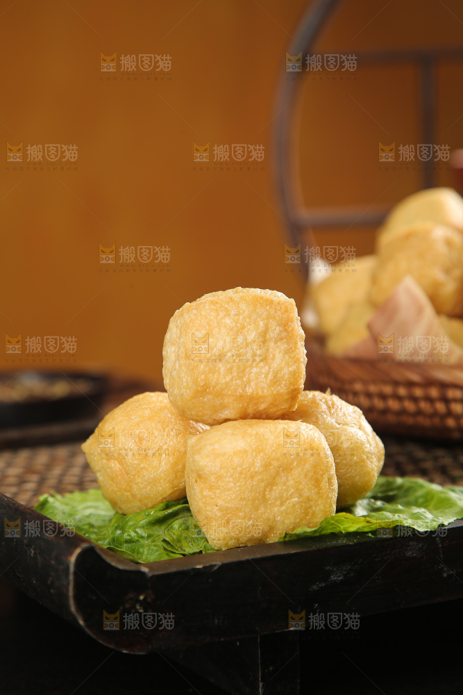 深底上的油豆泡