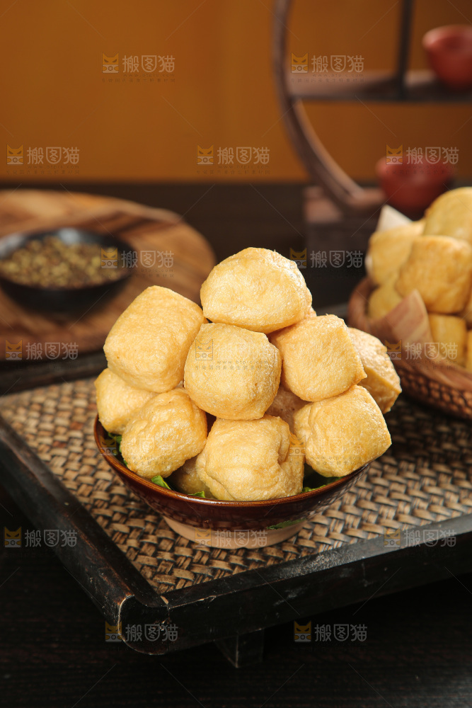 深底上的油豆泡
