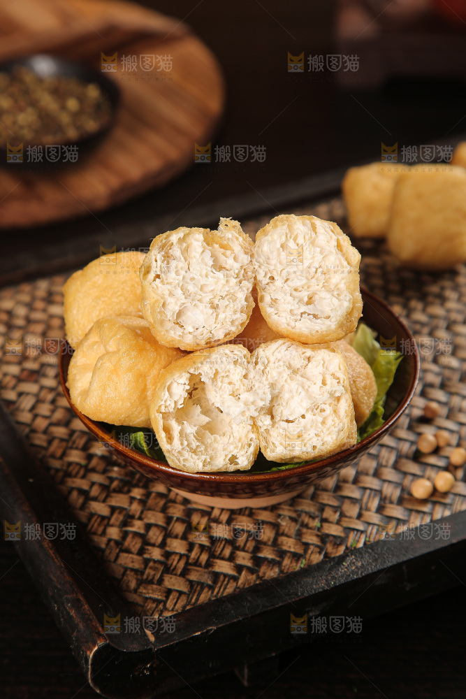 深底上的油豆泡