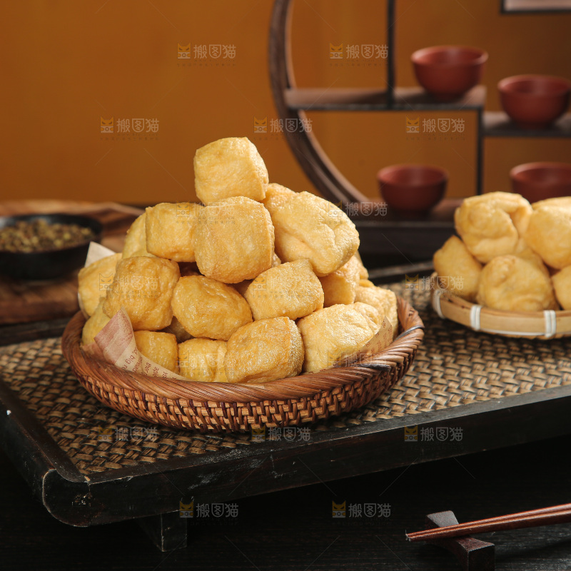 深底上的油豆泡