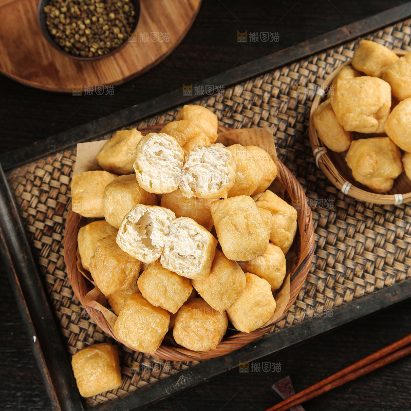 深底上的油豆泡