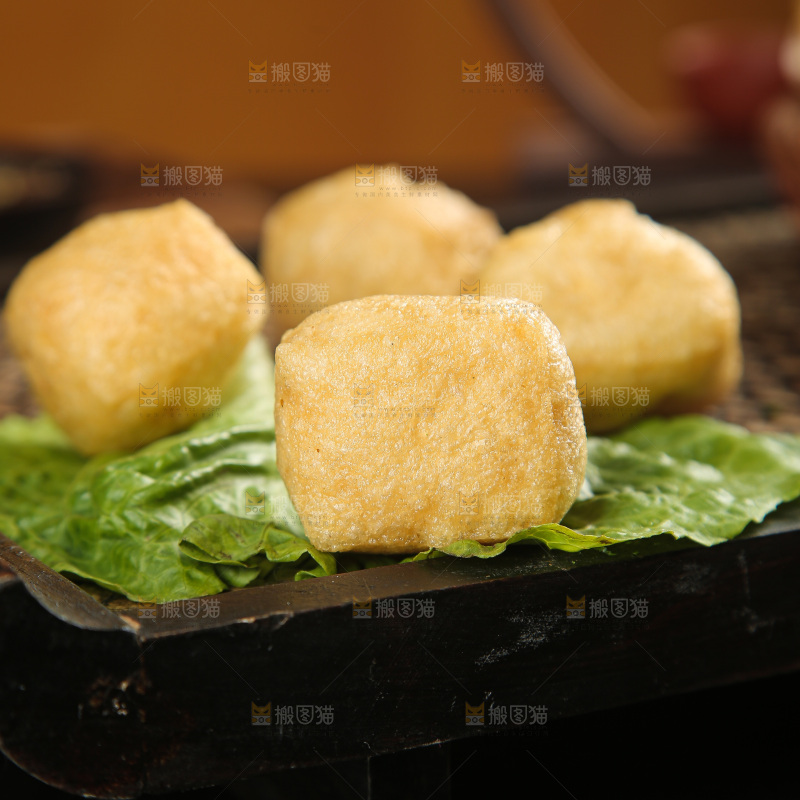 深底上的油豆泡