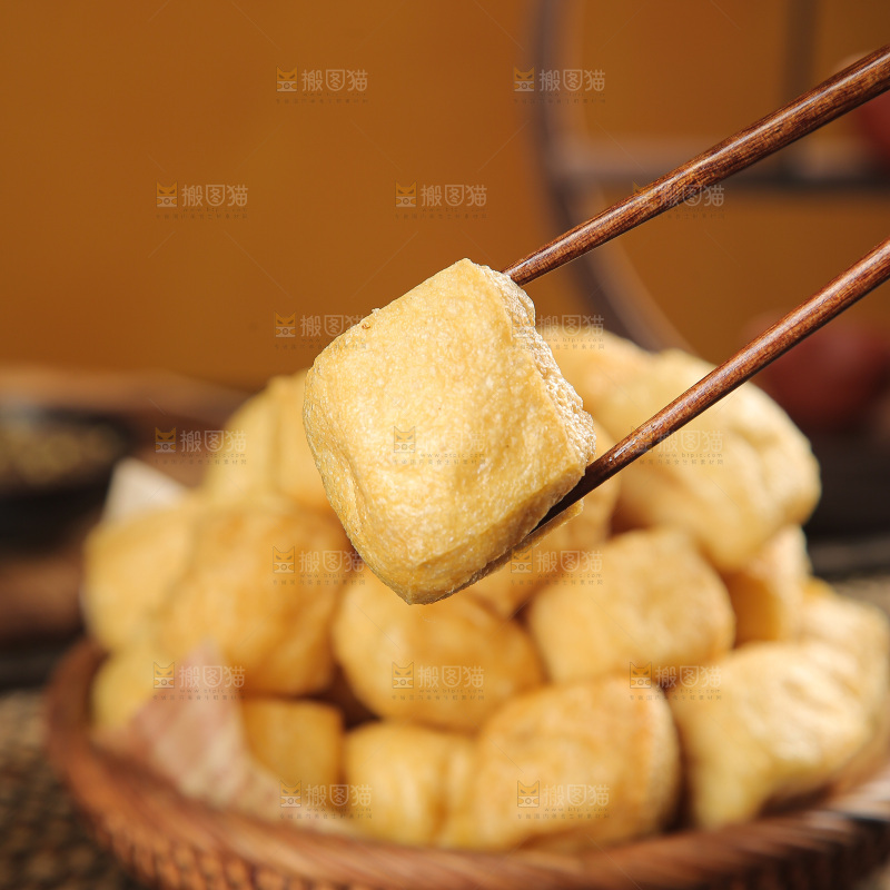 深底上的油豆泡