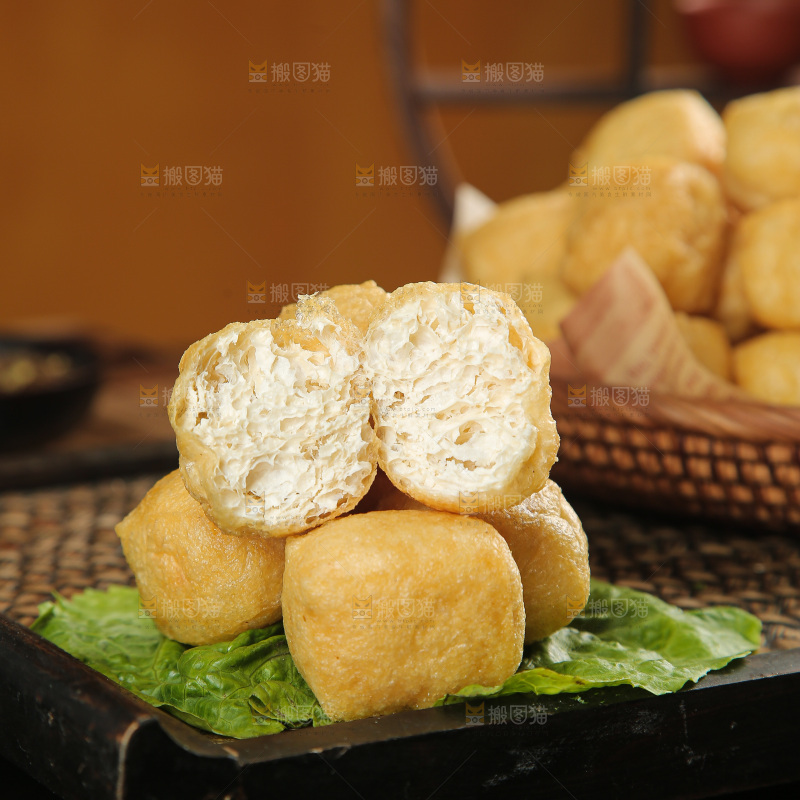 深底上的油豆泡