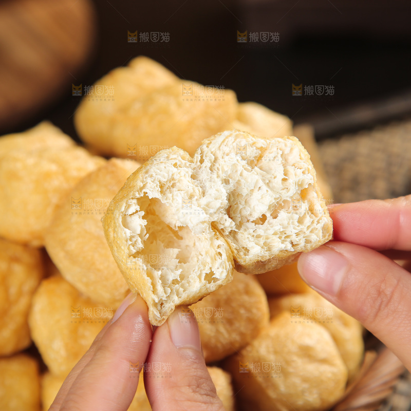 深底上的油豆泡