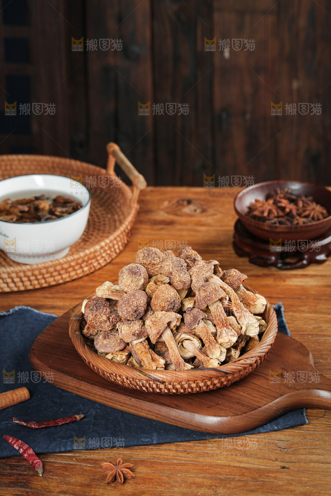 深底上的姬松茸