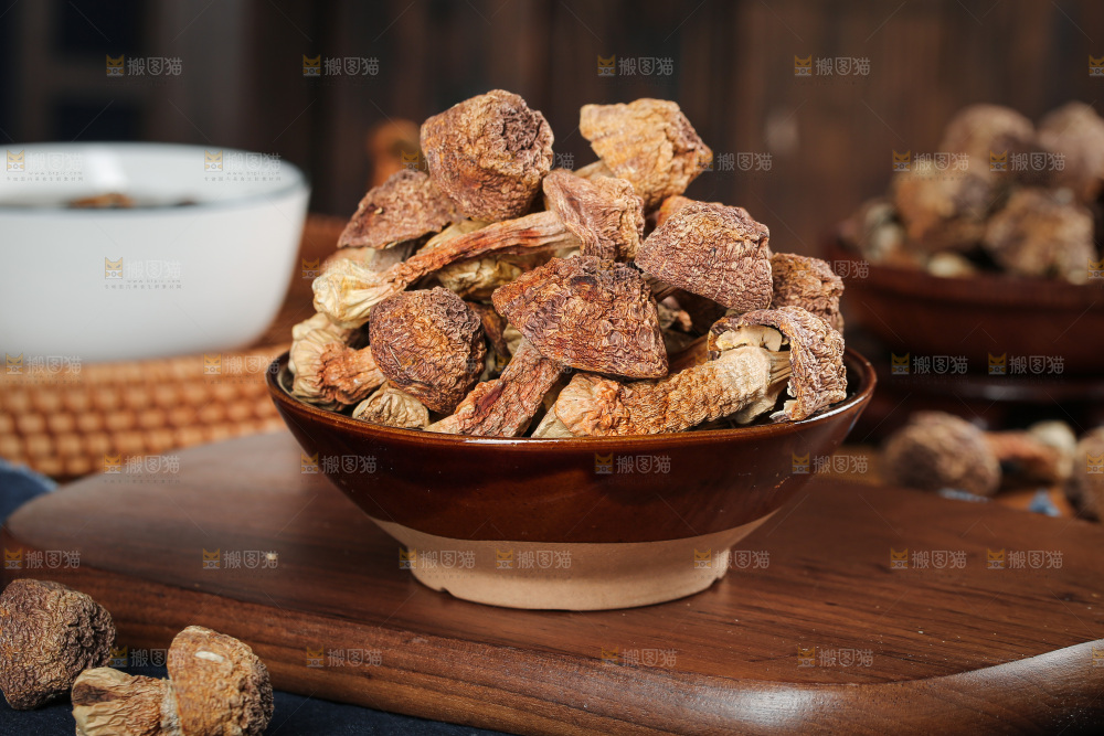 深底上的姬松茸