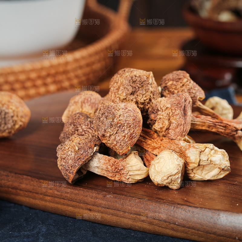 深底上的姬松茸