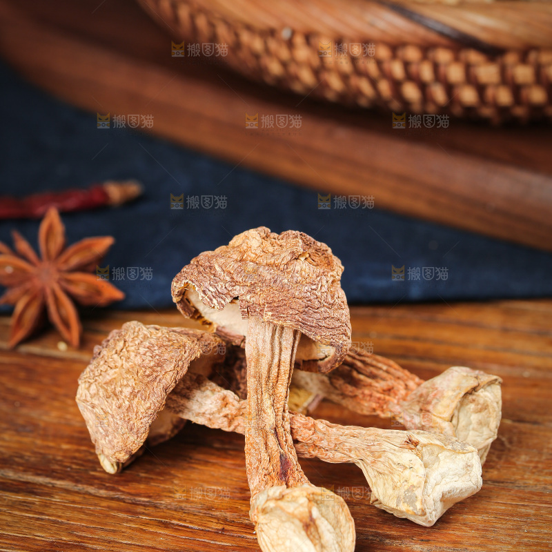 深底上的姬松茸