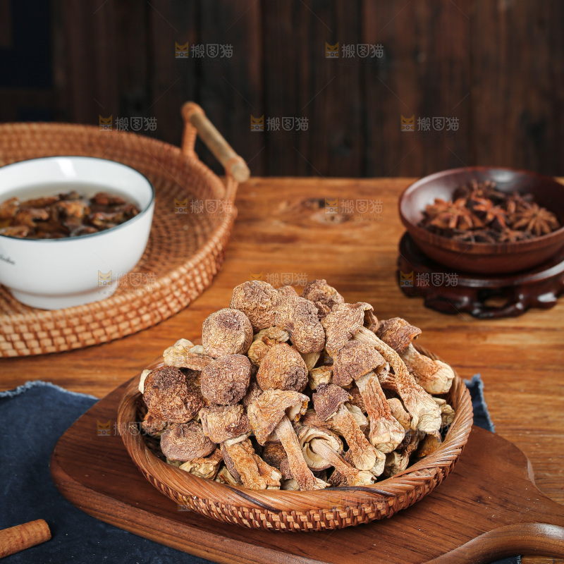 深底上的姬松茸