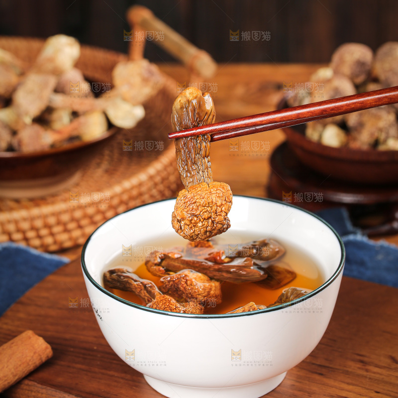 深底上的姬松茸