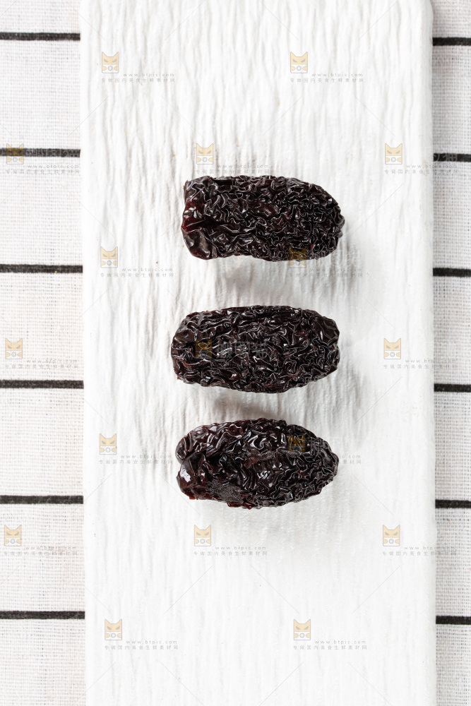浅底上的黑晶枣