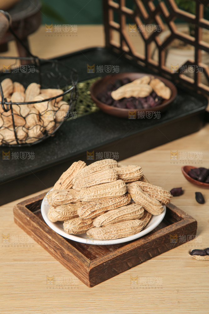 深底上的黑皮花生
