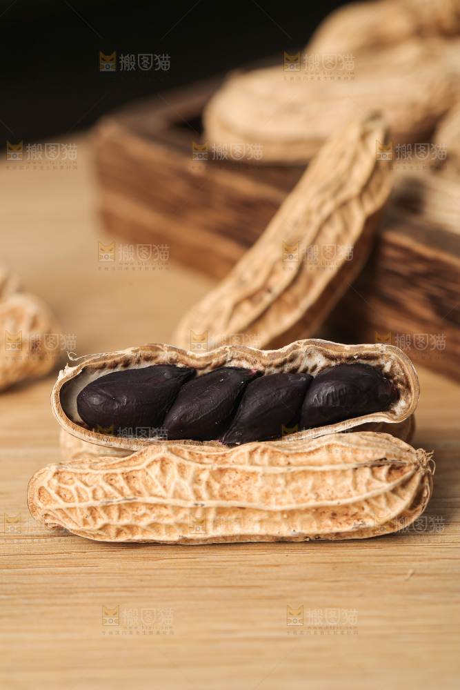 深底上的黑皮花生