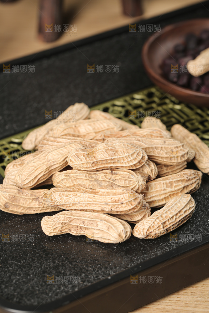 深底上的黑皮花生