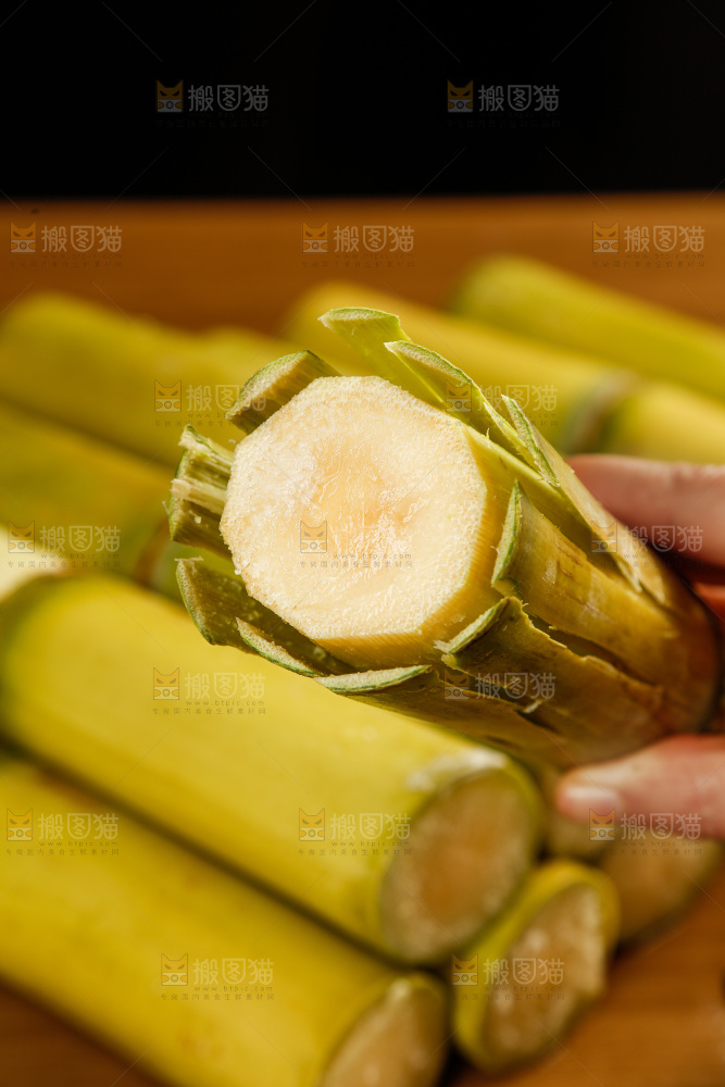 深底上的黄皮甘蔗