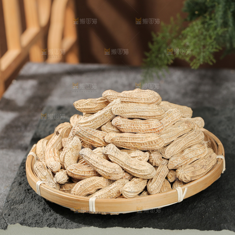 深底上的黑皮花生