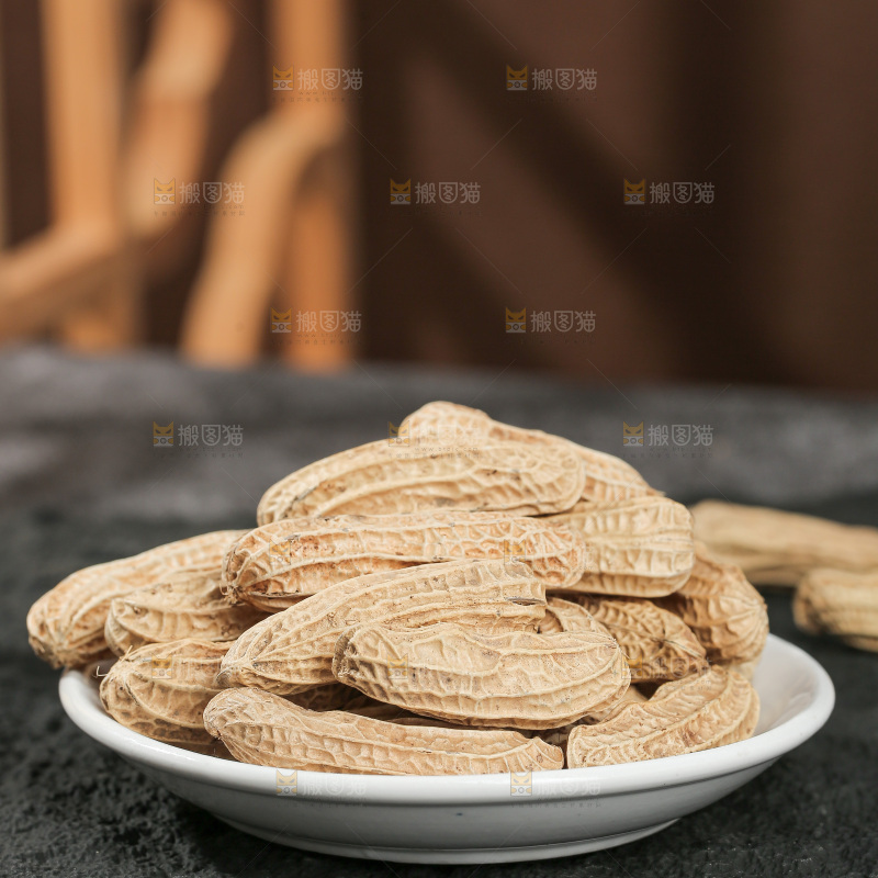 深底上的黑皮花生