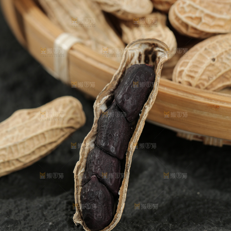 深底上的黑皮花生