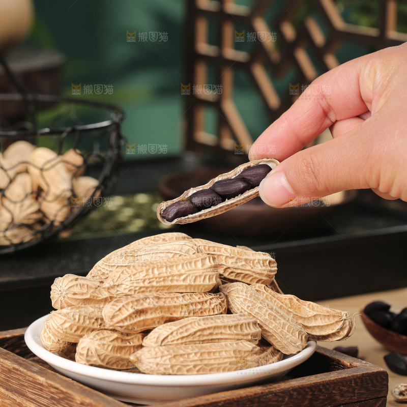 深底上的黑皮花生
