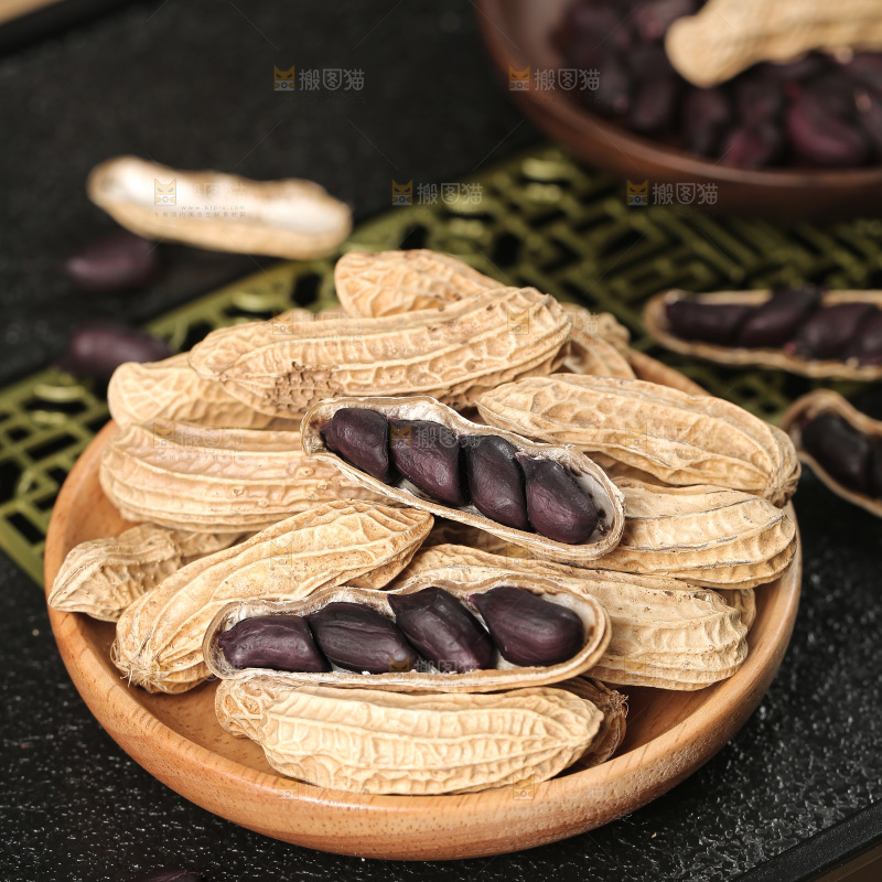 深底上的黑皮花生
