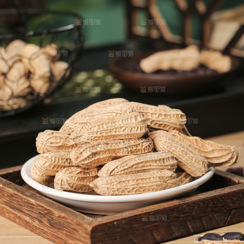 深底上的黑皮花生