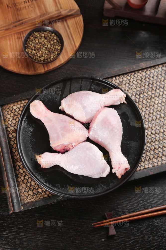 深底上的鸡腿