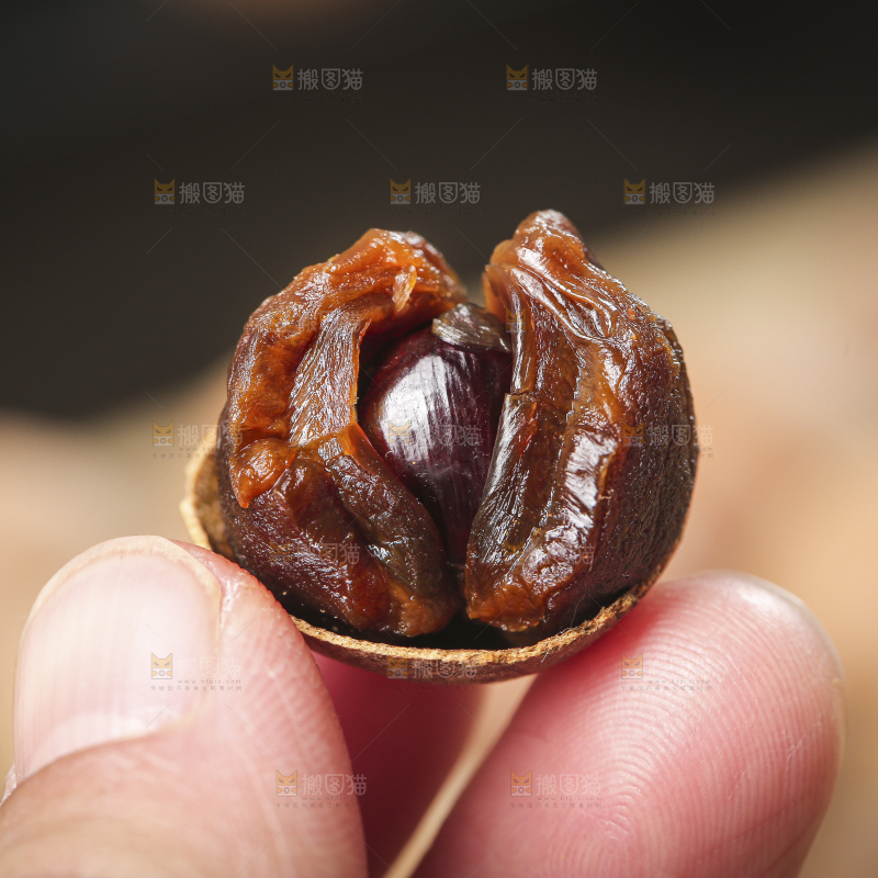 深底上的桂圆干