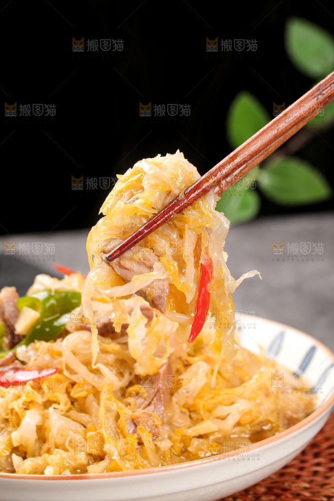深底上的东北酸菜