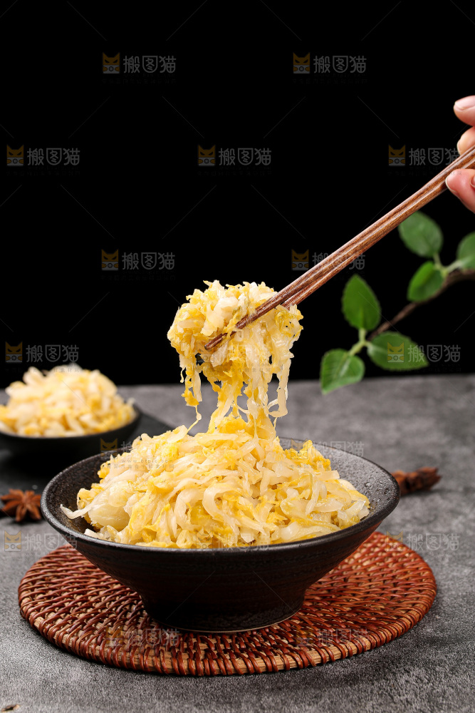 深底上的东北酸菜