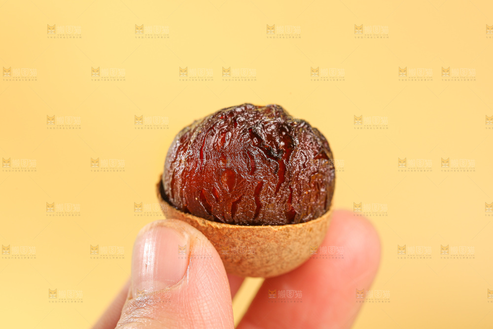 浅底上的桂圆干