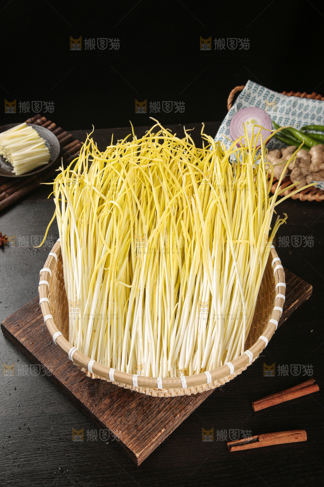 深底上的韭黄