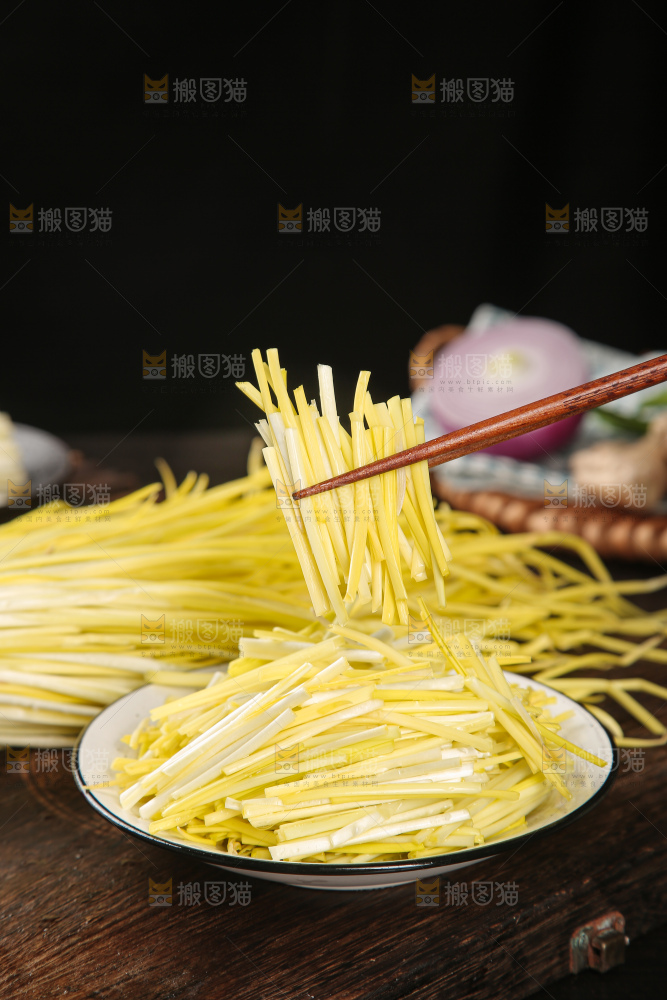 深底上的韭黄