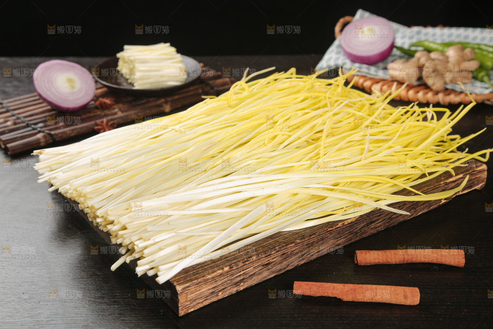 深底上的韭黄