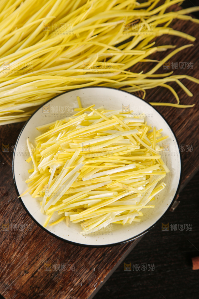 深底上的韭黄