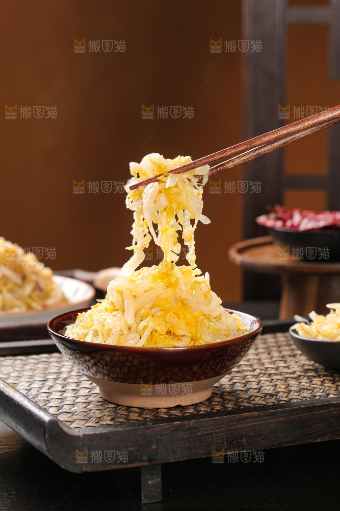 深底上的东北酸菜
