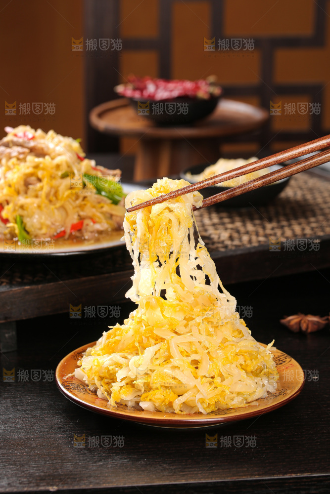 深底上的东北酸菜