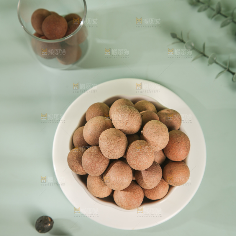 浅底上的桂圆干