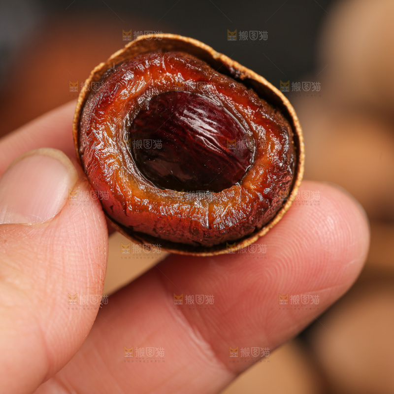 深底上的桂圆干
