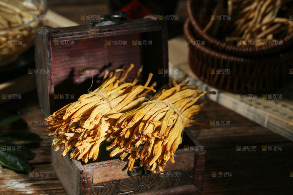 深底上的黄花菜