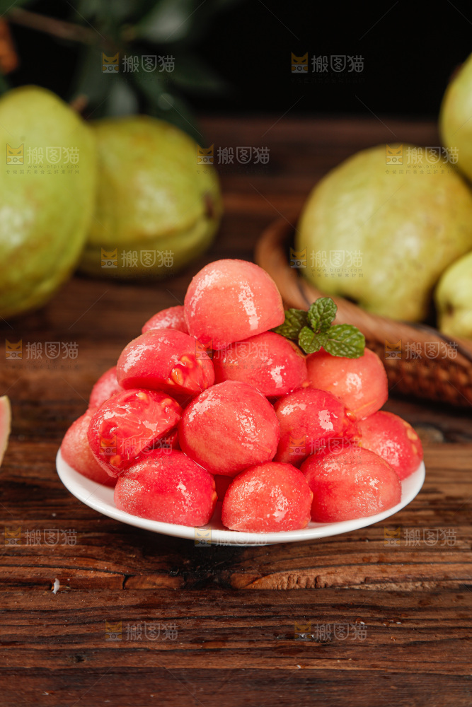 深底上的红心芭乐