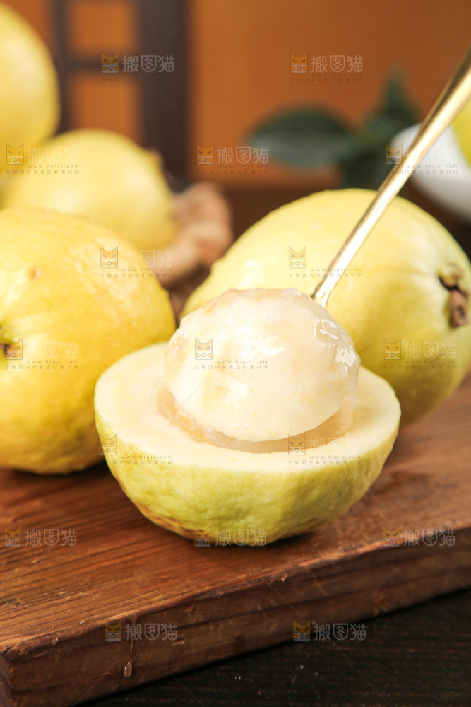 深底上的白心奶油芭乐