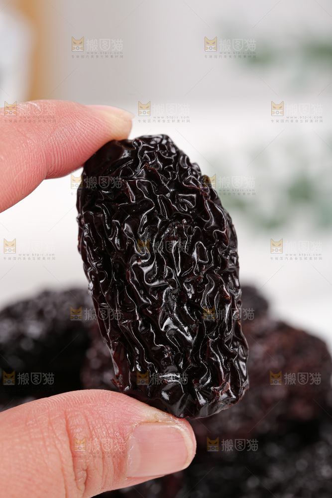 浅底上的黑晶枣
