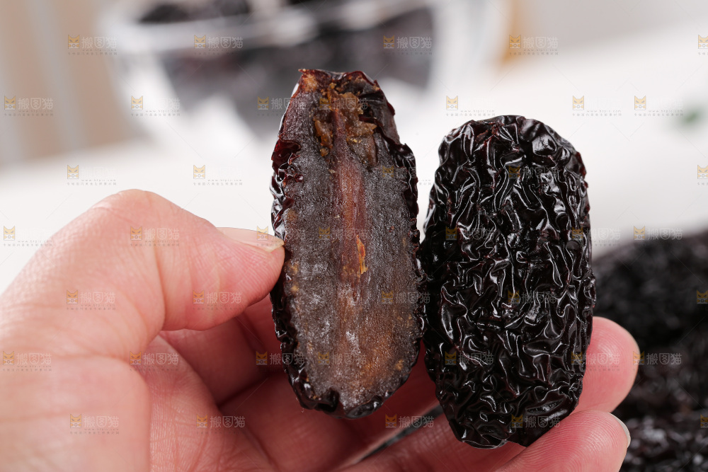 浅底上的黑晶枣