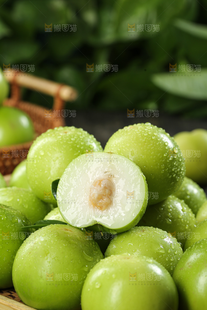 深底上的牛奶枣
