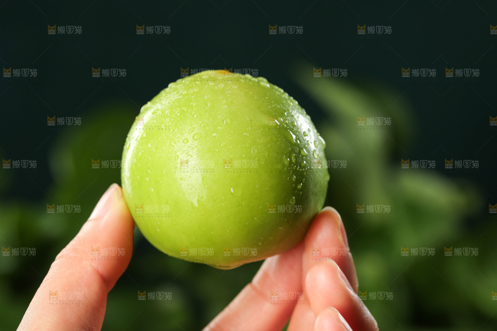深底上的牛奶枣