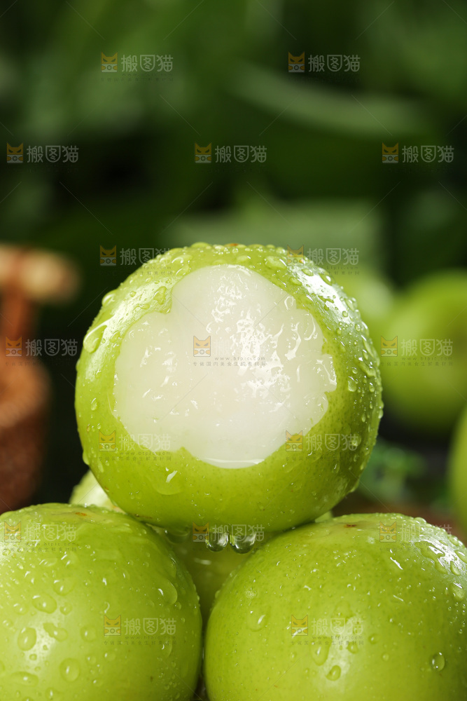 深底上的牛奶枣