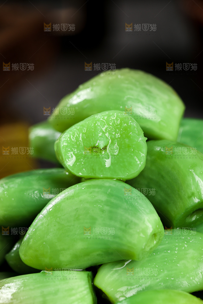深底上的腊八蒜