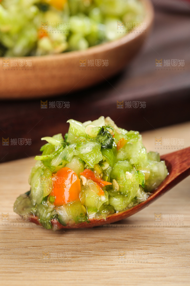深底上的酸菜