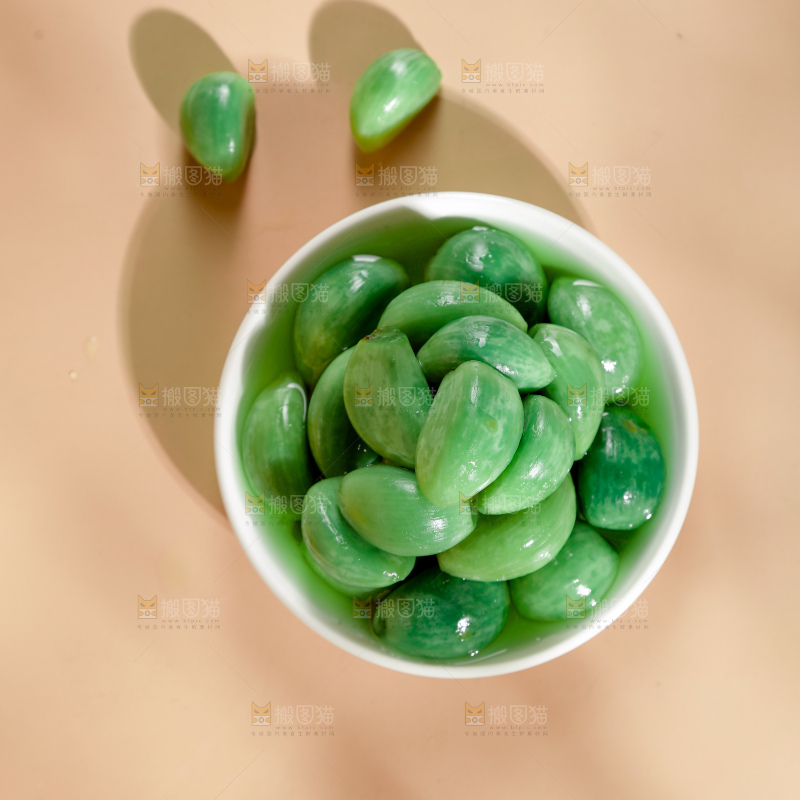 浅底上的腊八蒜
